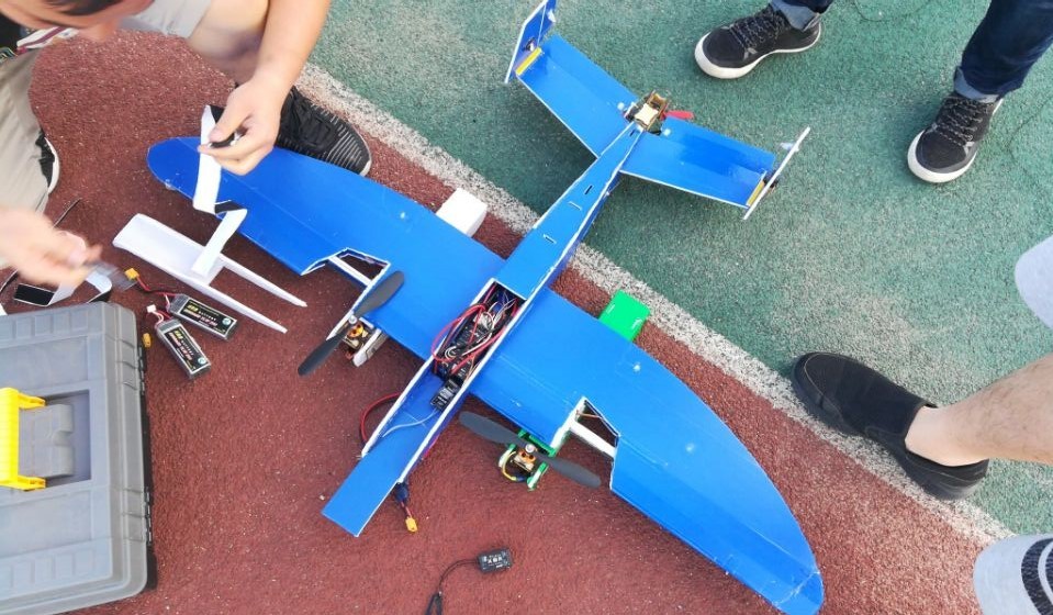 图16 试飞前航模的最后检查